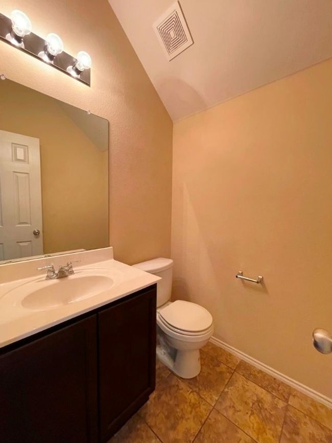 602 Moonwalker Trl, House other with 3 bedrooms, 3 bathrooms and 4 parking in Buda TX | Image 15