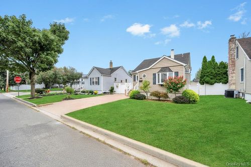 2468 Lincoln Blvd, North Bellmore, NY, 11710-2622 | Card Image