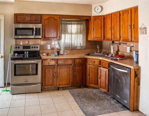 139 W 21st St, Deer Park, NY, 11729-4805 | Card Image