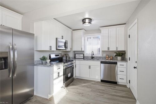 937 17th St, Newport News, VA, 23607-5807 | Card Image