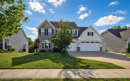 7941 Megan Meadow Dr, Hudson, OH, 44236-4536 | Card Image
