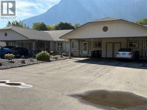 2-815 11th Ave, Keremeos, BC, V0X1N3 | Card Image