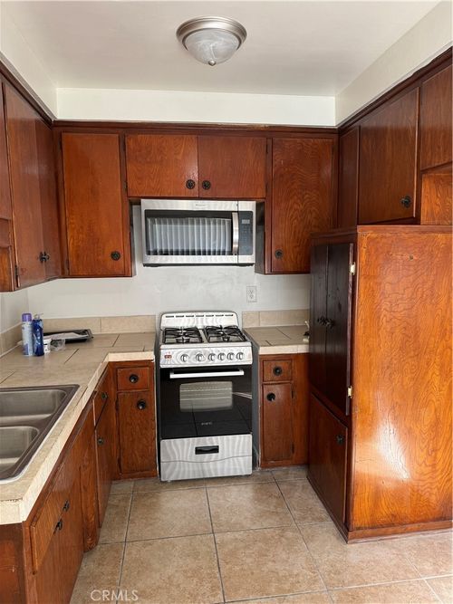 420 N Market St, Inglewood, CA, 90302-3421 | Card Image