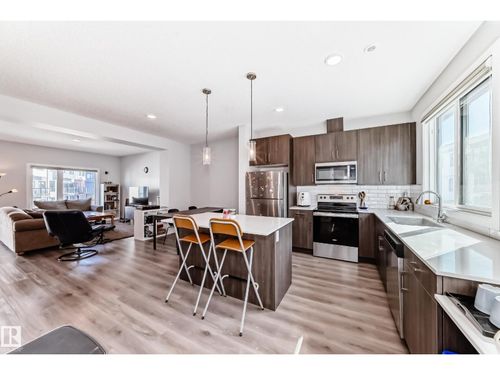 82-11910 35 Ave Sw, Edmonton, AB, T6W4Z8 | Card Image