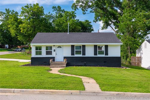 2139 W 46th Pl, Tulsa, OK, 74107-7728 | Card Image