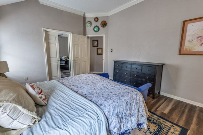 Large second bedroom with crown molidng. | Image 27