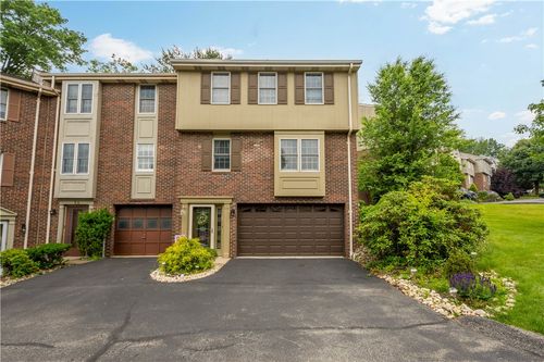 15 Hennig Dr, Pittsburgh, PA, 15236-1582 | Card Image