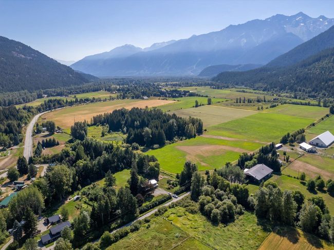 7702 Guthrie Road, House other with 5 bedrooms, 2 bathrooms and 1 parking in Pemberton BC | Image 7