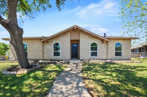 2901 Mill Trl, Carrollton, TX, 75007-5751 | Card Image