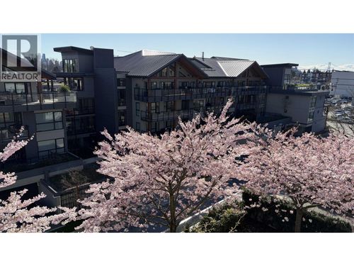 404-1061 Marine Dr, North Vancouver, BC, V7P1S6 | Card Image
