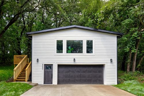 8453 Meadow Wood Dr, Dexter, IA, 50070-7517 | Card Image