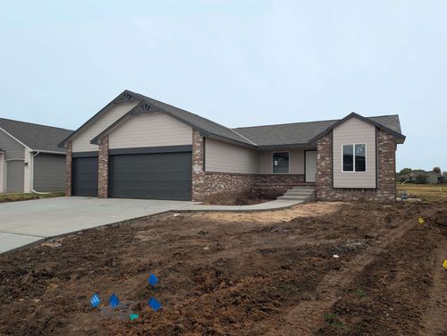 215 Summer Dr, Newton, KS, 67114-8843 | Card Image
