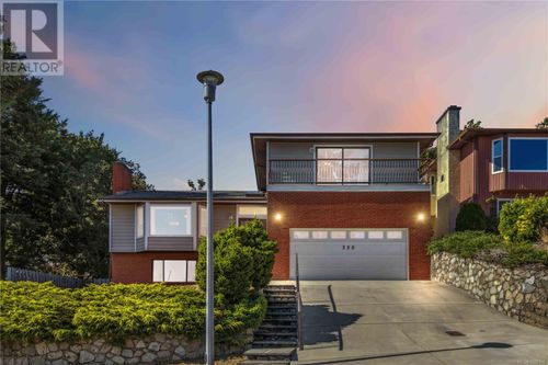 550 Fermoy Pl, Victoria, BC, V8Z6N2 | Card Image