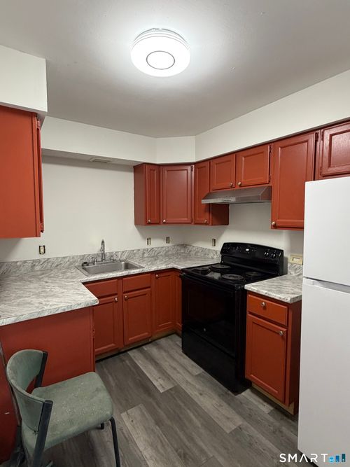 138 Maple St, Winsted, CT, 06098-2040 | Card Image