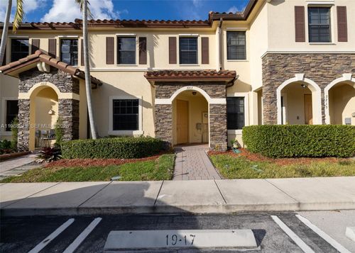 3213 Se 6th St, Homestead, FL, 33033-7228 | Card Image