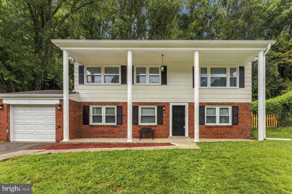 Residential in WOODBRIDGE
