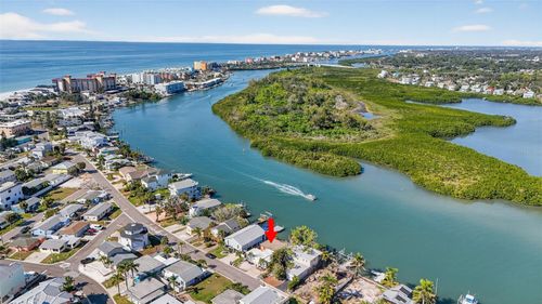 566 182nd Ave E, REDINGTON SHORES, FL, 33708-1092 | Card Image