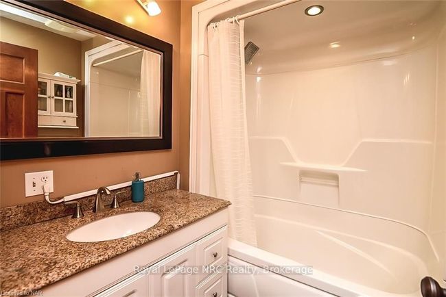 6405 Ker St, House other with 4 bedrooms, 2 bathrooms and 3 parking in Niagara Falls ON | Image 12
