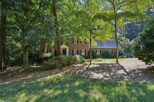1090 Applecross Dr, Roswell, GA, 30075-1052 | Card Image