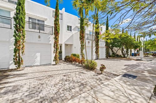 830 Ne 19th Ave, Fort Lauderdale, FL, 33304-3081 | Card Image