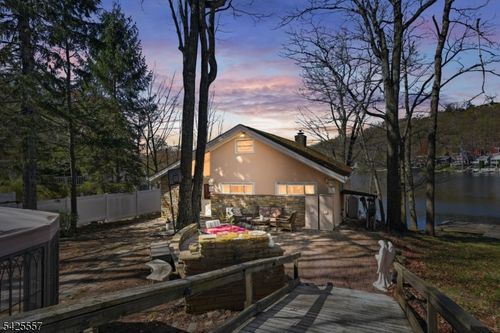 6 Oneida Ave, Hopatcong, NJ, 07843-1914 | Card Image