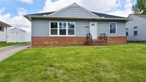 20737 Bowling Green Rd, Maple Heights, OH, 44137-3103 | Card Image