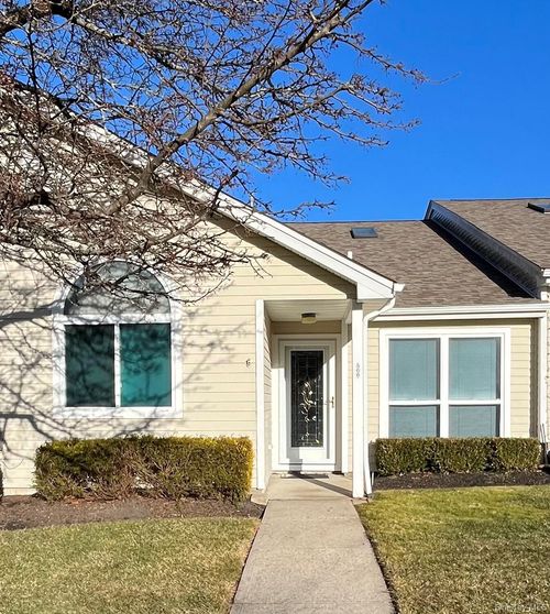 566-566 Birchwood Park Dr, Middle Island, NY, 11953-2676 | Card Image