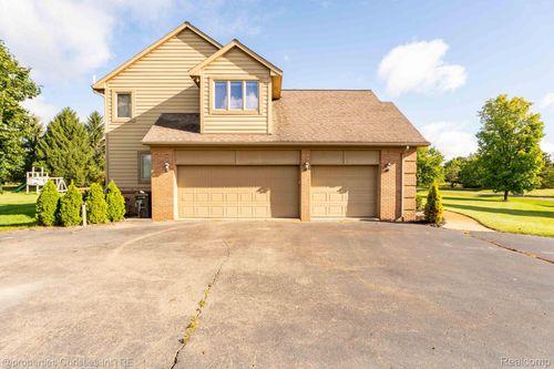 8410 S Shore Dr, Clarkston, MI, 48348-2674 | Card Image