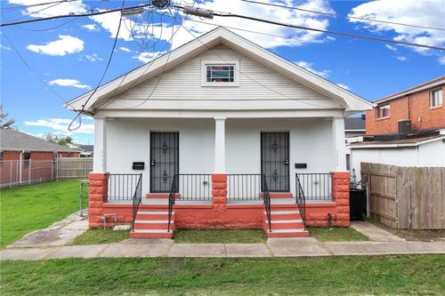 2446 N Rocheblave St, New Orleans, LA, 70117-7916 | Card Image