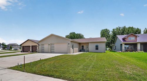 4467 Charm Dr, Waterloo, IA, 50701-9755 | Card Image