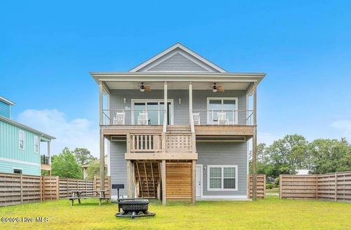 602 E Yacht Dr, Oak Island, NC, 28465-6637 | Card Image
