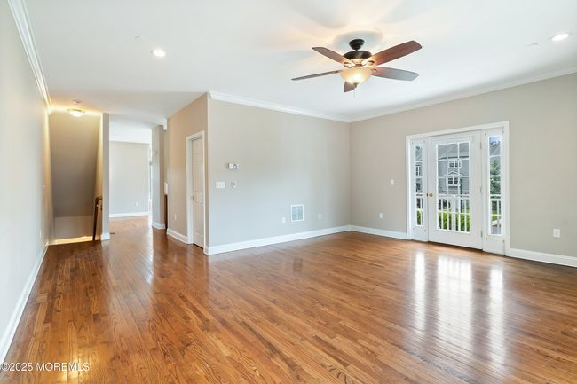 Family/Living room w/balcony facing south | Image 29