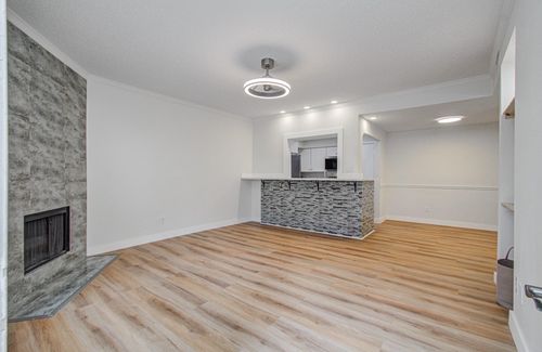 35-1100 Augusta Dr, Houston, TX, 77057-2214 | Card Image