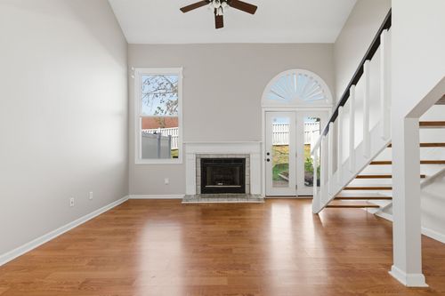 220-220 Village Cir W, Dickson, TN, 37055-2964 | Card Image
