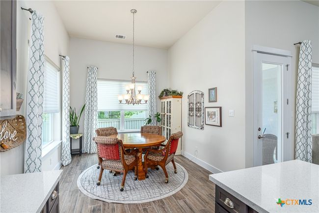 Full dining room. | Image 15