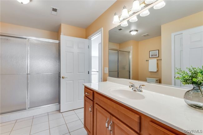 Shared 2nd floor bathroom | Image 32