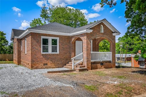 104 W Franklin St, Anderson, SC, 29624-2204 | Card Image