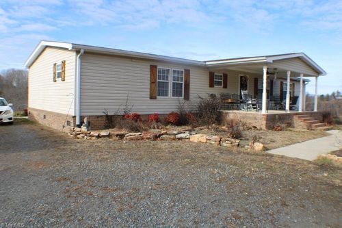 2086 Ray Loop Rd, Westfield, NC, 27053-8452 | Card Image