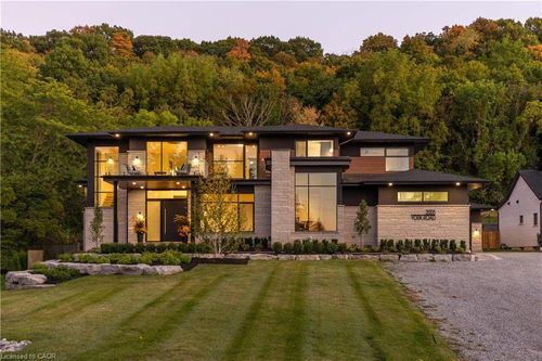 2005 York Rd, Niagara on the Lake, ON, L0S1J0 | Card Image