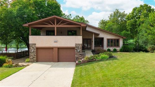 10414 Nw Mirror Lake Dr, Parkville, MO, 64152-2552 | Card Image