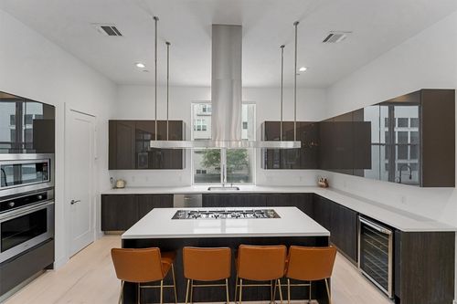 5854 E Post Oak Ln, Houston, TX, 77055-5054 | Card Image