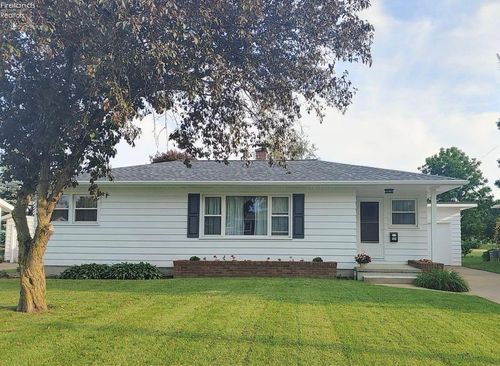 124 Sunset Dr, Bellevue, OH, 44811-1115 | Card Image