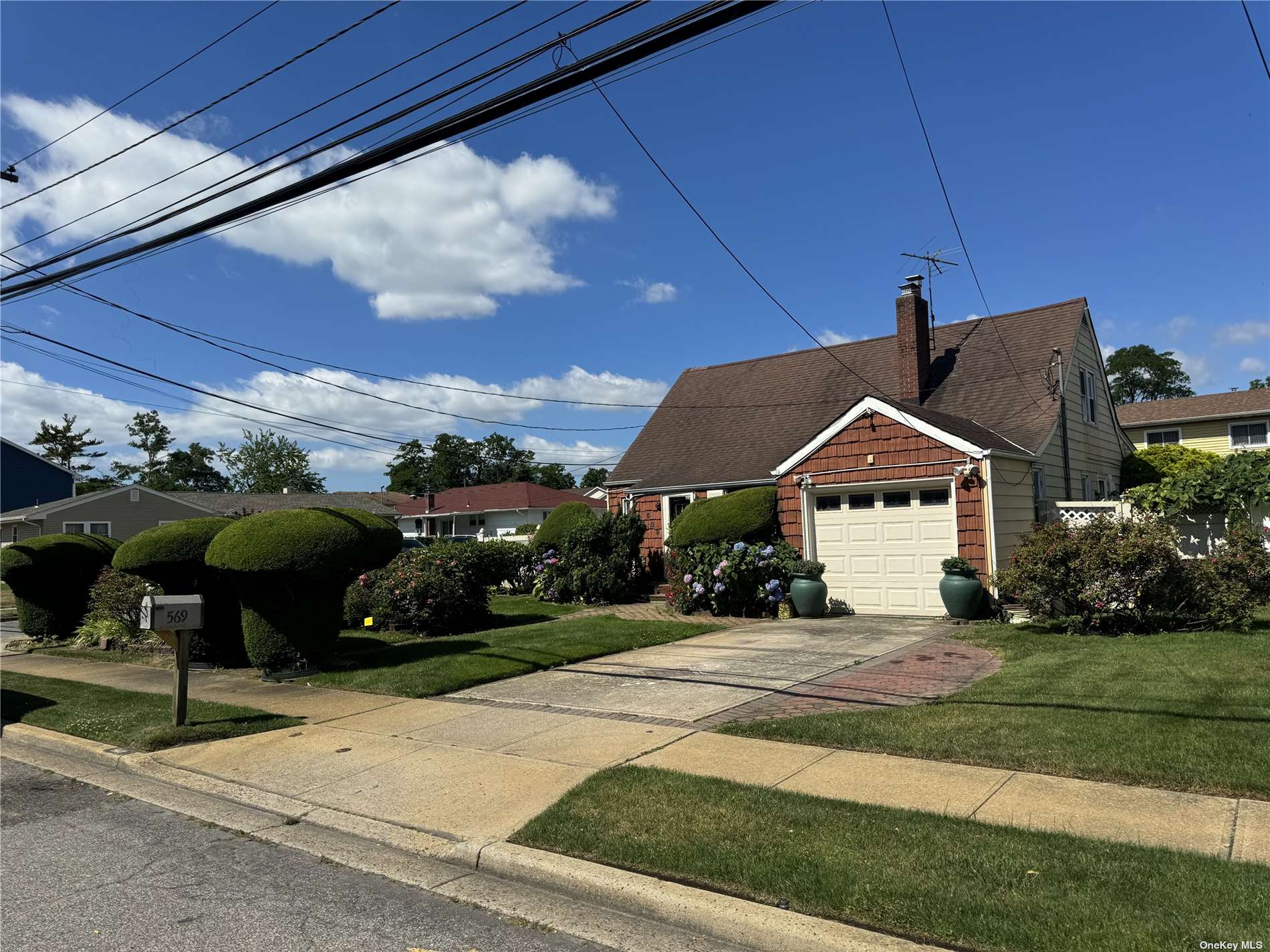 Clocks Blvd, Massapequa, NY 11758