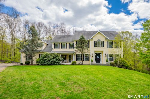 8 Curtiss Mdws, Woodbury, CT, 06798-3833 | Card Image