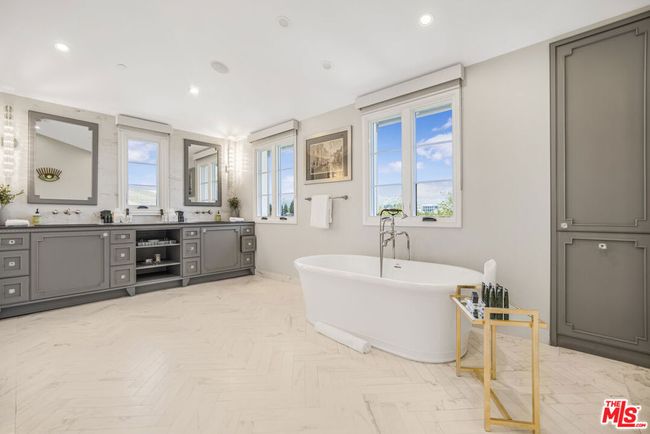 439 S Spalding Dr, House other with 6 bedrooms, 8 bathrooms and 4 parking in Beverly Hills CA | Image 19