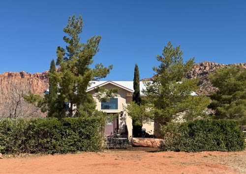 620 W Uzona Ave, Hildale, UT, 84784-7727 | Card Image