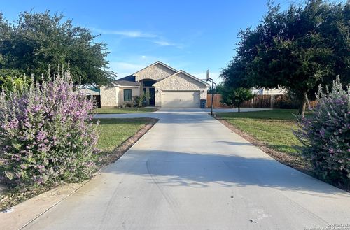132 W Short Meadow Dr, Lytle, TX, 78052-3986 | Card Image