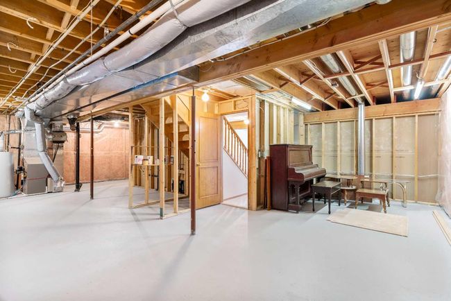 1038 Shawnee Rd Sw, Home with 3 bedrooms, 3 bathrooms and 4 parking in Calgary AB | Image 36