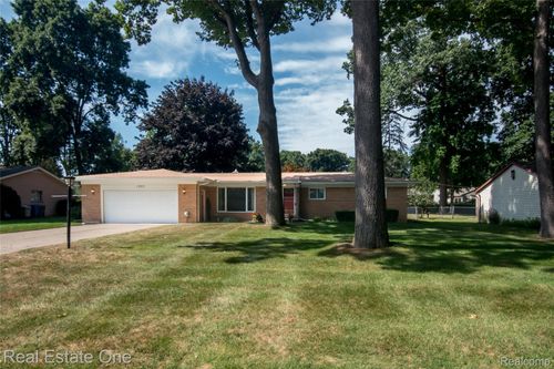 1353 Bielby St, Waterford, MI, 48328-1307 | Card Image