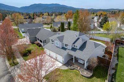 925 N Simpson Rd, Home with 4 bedrooms, 3 bathrooms and null parking in Liberty Lake WA | Image 2